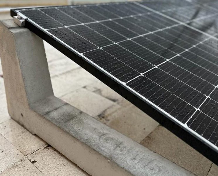 Wie sich die Montage von Photovoltaik auf Flachdächern um 30 % schneller umsetzen lässt